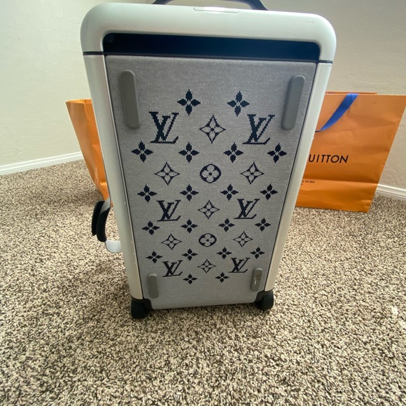 Grey Louis Vuitton carry on luggage - Picture 4 of 5